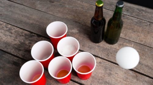 Beer Pong Zubehör: Das brauchst du zum Bier Pong spielen