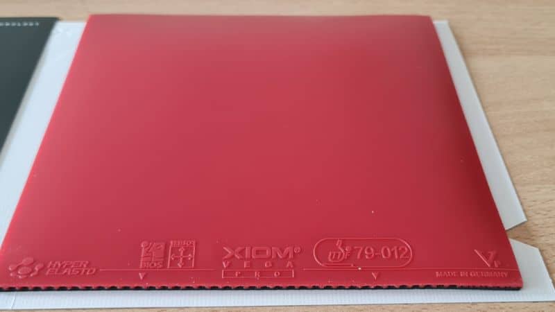 Rotes Obergummi des Xiom Vega Pro